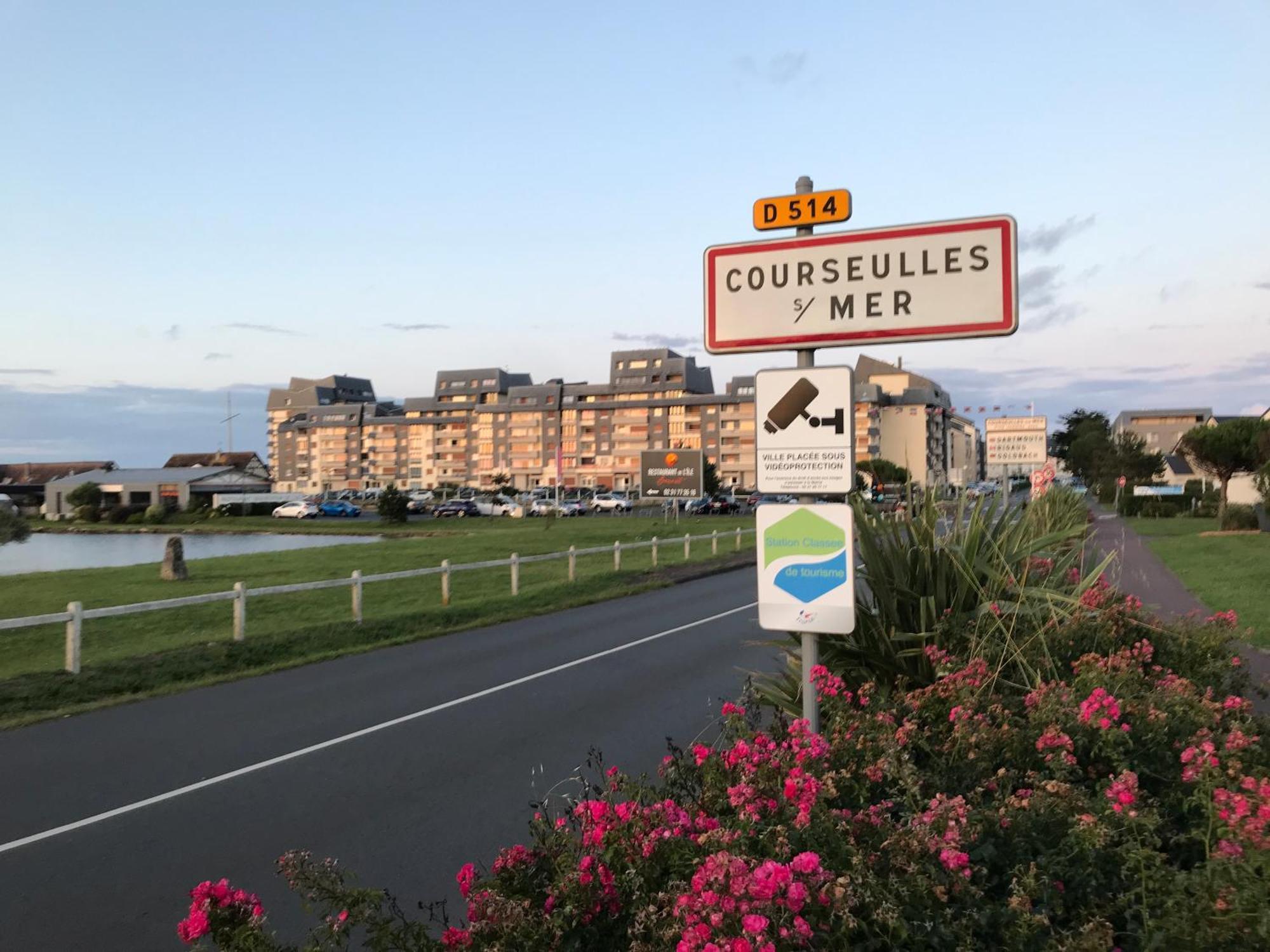 Bleu Sale - F2 Courseulles Avec Balcon Daire Dış mekan fotoğraf